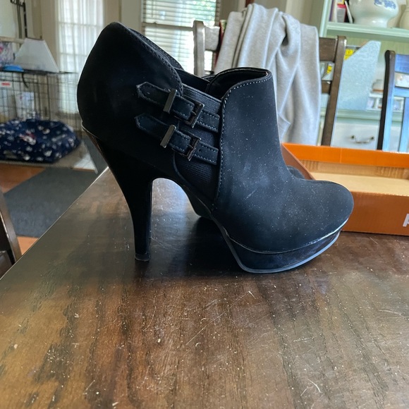 Women’s unlisted ankle shoes size 7. - Picture 7 of 11